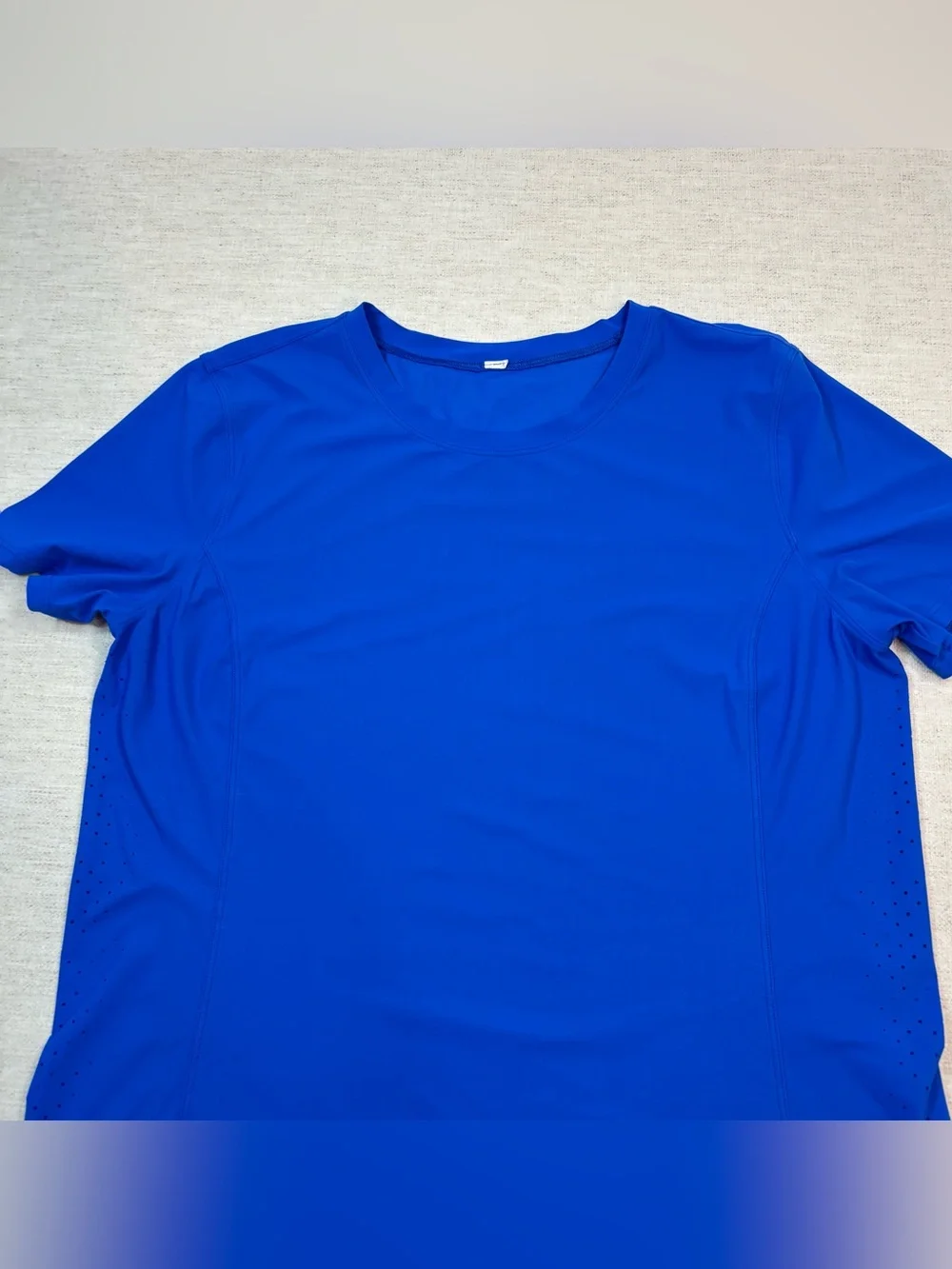Lululemon women size 6 short sleeve athletic shirt in cobalt blue